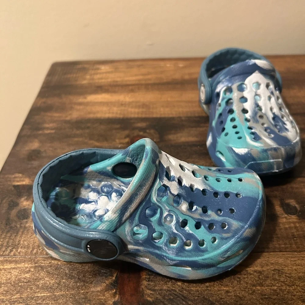 Joybees Baby Size 4/5 Blue, Green & White Tie Dye Slip On Clog Waterproof Summer